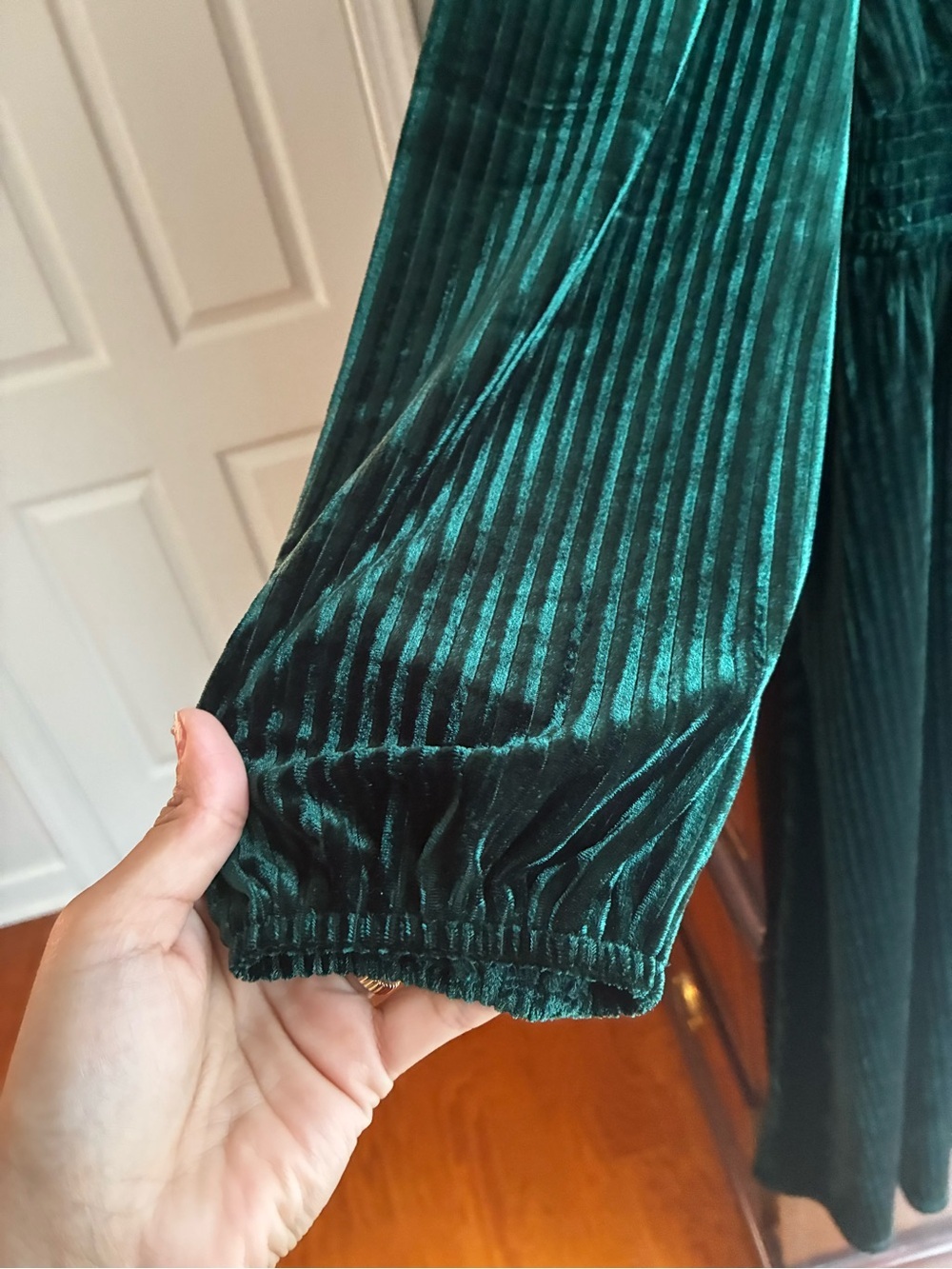 ZESICA Emerald Velvet Pleated Maxi Dress Long Sleeve Smocked Waist Size L NWT - Picture 5 of 7